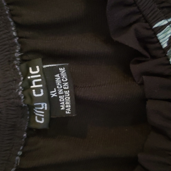 City Chic dress lovely scalloped skirt and off shoulder dress. - Picture 4 of 4